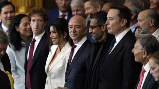 Na snímke Mark Zuckerberg, Jeff Bezos, Sundar Pichai a Elon Musk počas inaugurácia Donalda Trumpa.