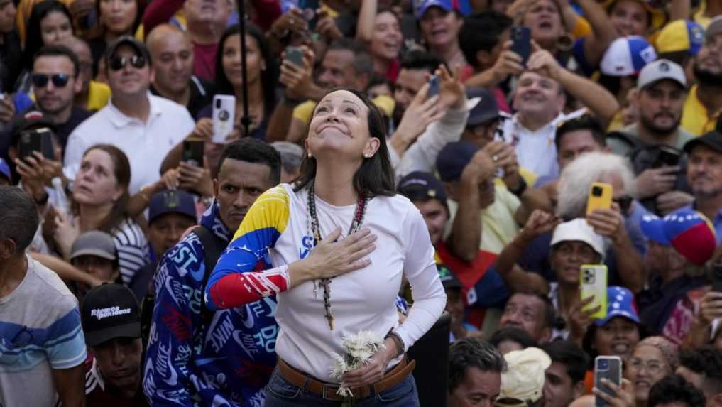 Počas protestov vo Venezuele zadržali opozičnú líderku Machadovú. Ochranka hovorí o streľbe na jej motocyklový konvoj