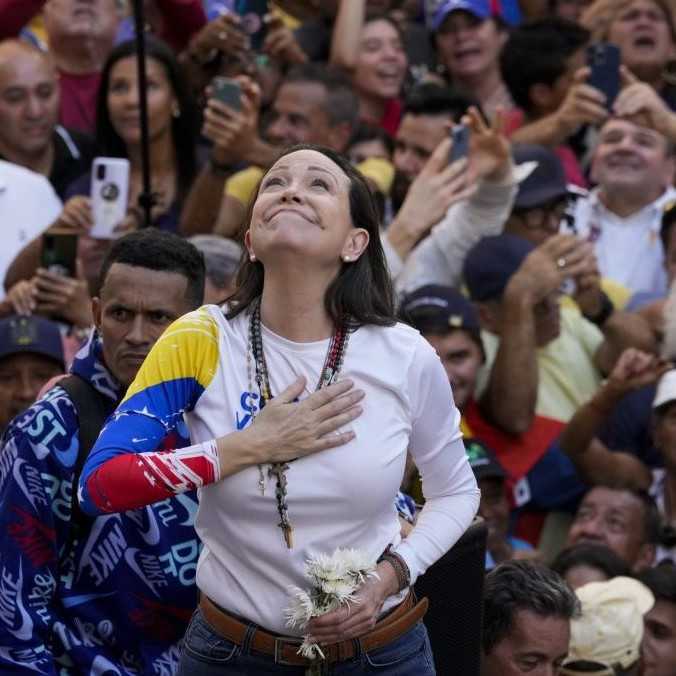 Počas protestov vo Venezuele zadržali opozičnú líderku Machadovú. Ochranka hovorí o streľbe na jej motocyklový konvoj