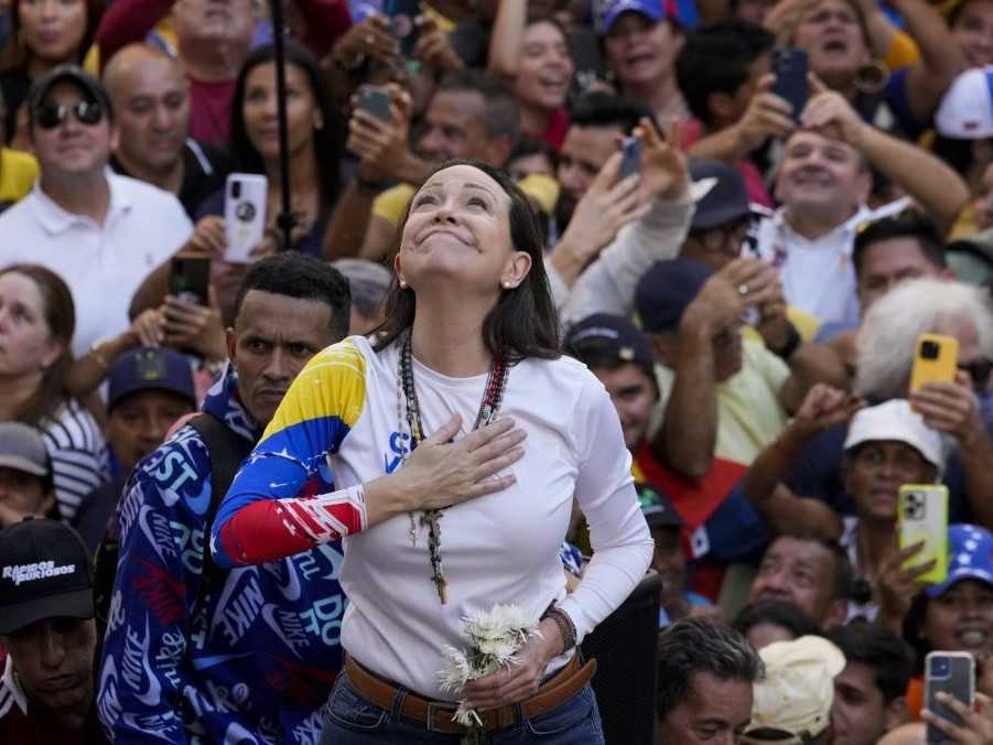 Počas protestov vo Venezuele zadržali opozičnú líderku Machadovú. Ochranka hovorí o streľbe na jej motocyklový konvoj