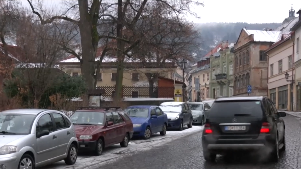 Vodiči si v Banskej Štiavnici priplatia za parkovanie. Po novom budú platiť počas celého dňa