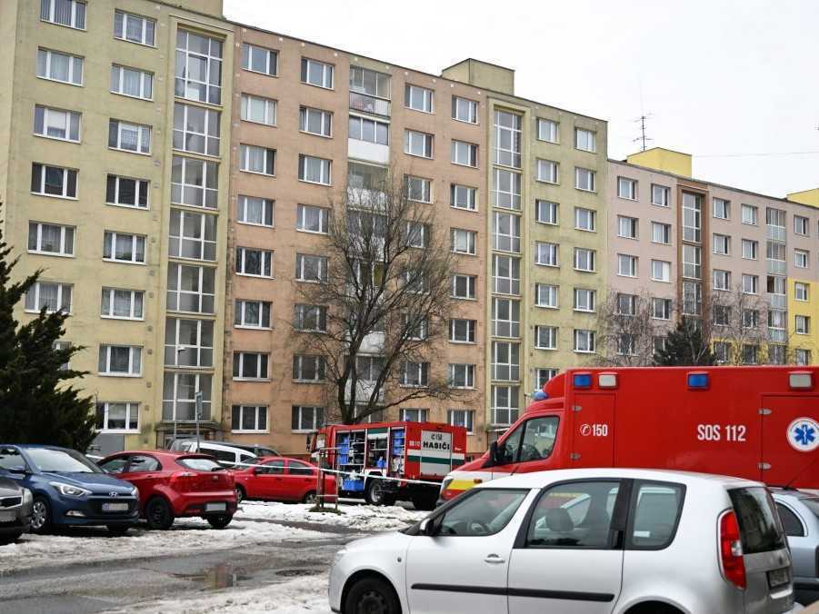 hasiči a policajti na košickom sídlisku