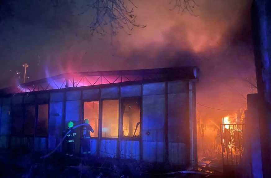 V okol&iacute; bratislavsk&yacute;ch ul&iacute;c Bajkalsk&aacute; a Trnavsk&aacute; cesta horia unimobunky.