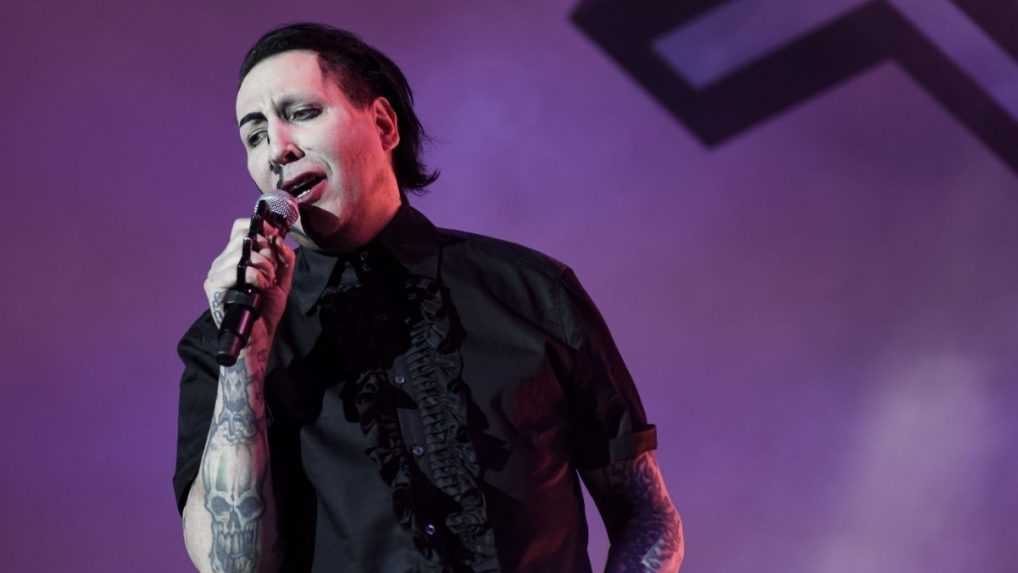 Americký rocker Marylin Manson sa vyhne žalobe za sexuálne napadnutie a domáce násilie