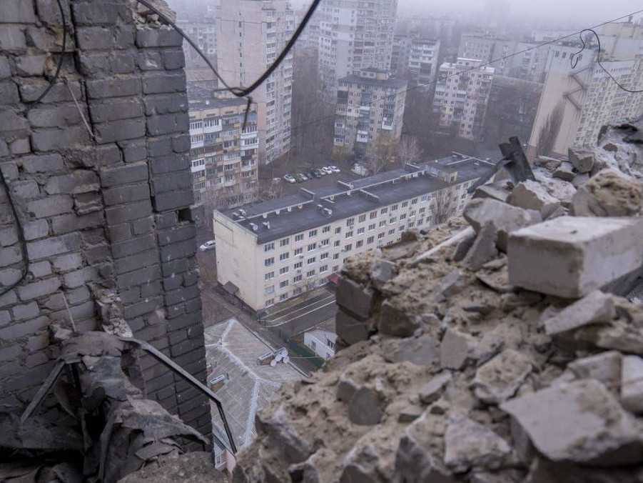 Zničené budovy v Kyjeve po ruskom útoku.