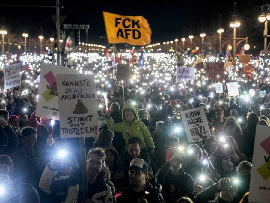 dav protestujúcich v Berlíne