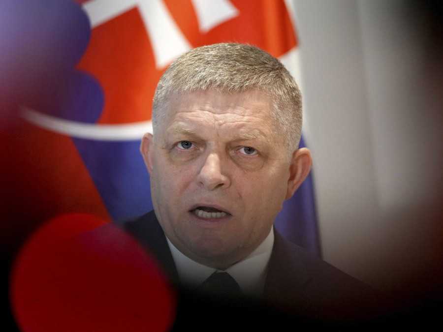 Na snímke je predseda vlády Robert Fico za Smer sociálnu demokraciu.