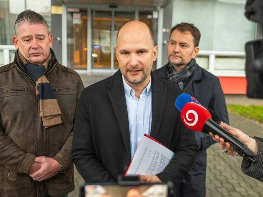 Zľava Roman Mikulec, Gábor Grendel a Igor Matovič.