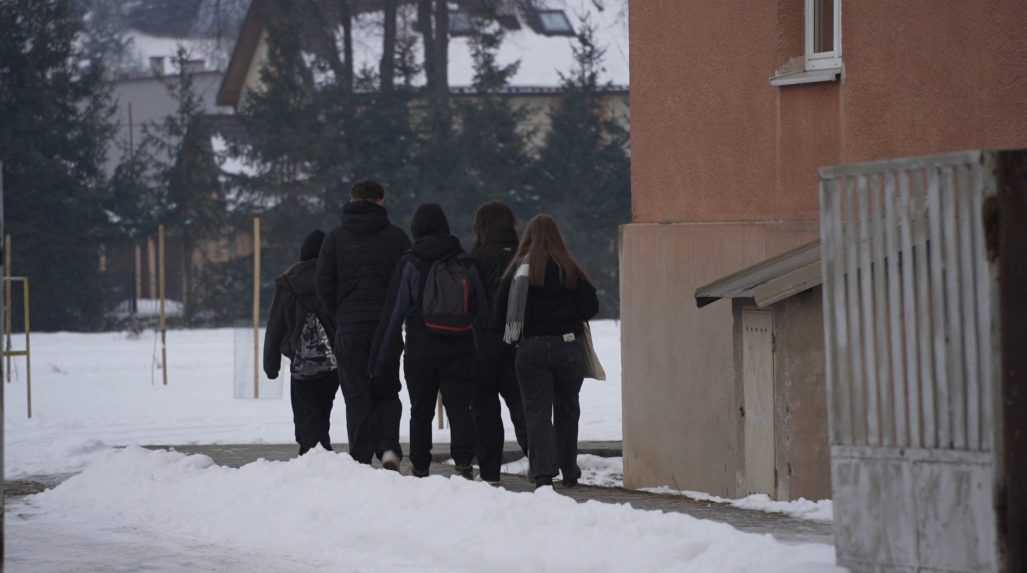 Náročné školské ráno na Spiši: Študenti sa po tragédii vrátili do školských lavíc, pomáhal im tím psychológov