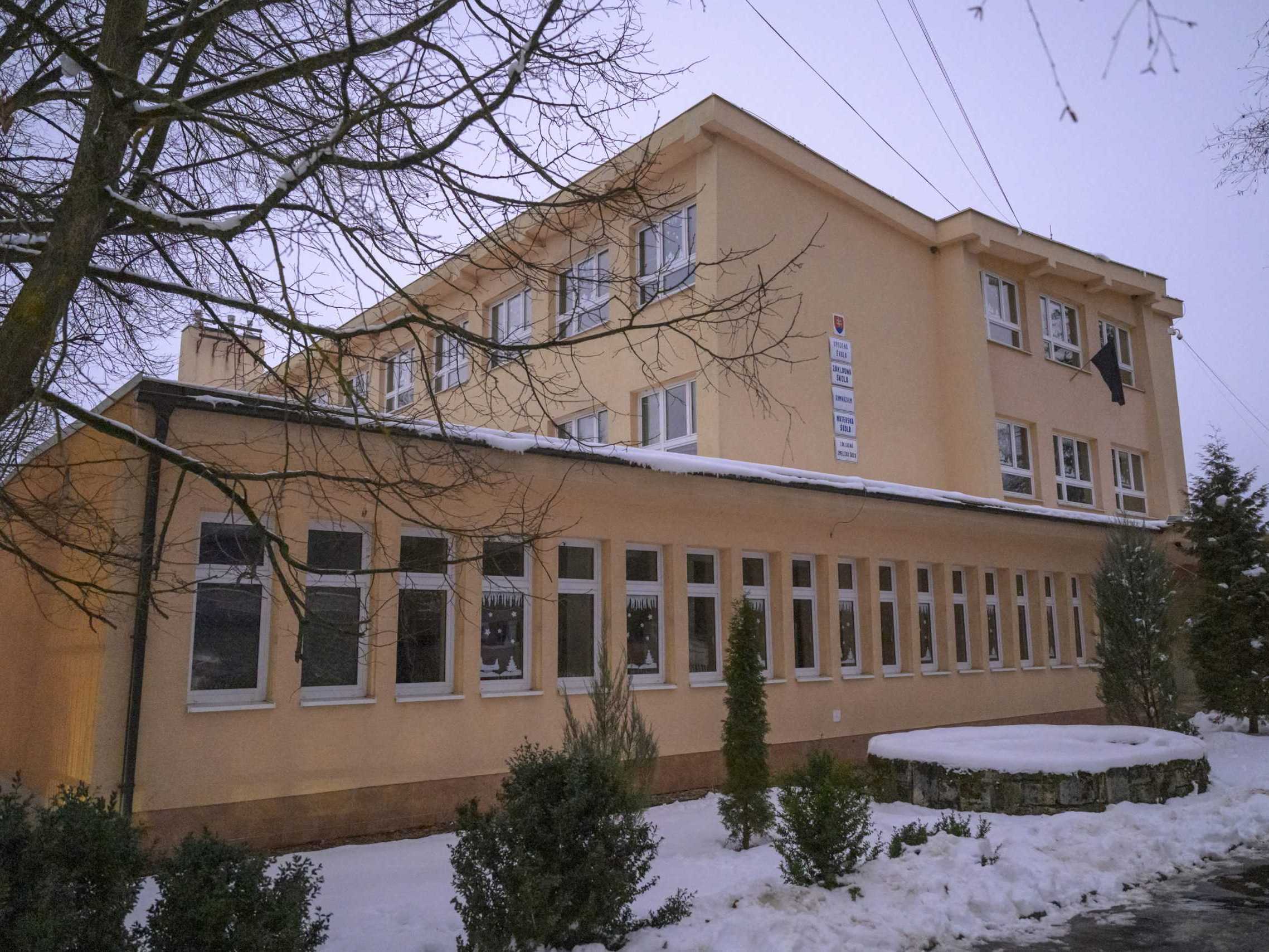 Budova gymnázia v Spišskej Starej Vsi, v ktorej došlo k tragickému útoku.