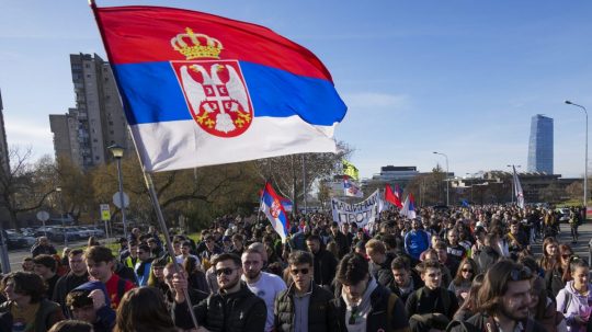 Na snímke študenti počas pochodu do Nového Hradu.