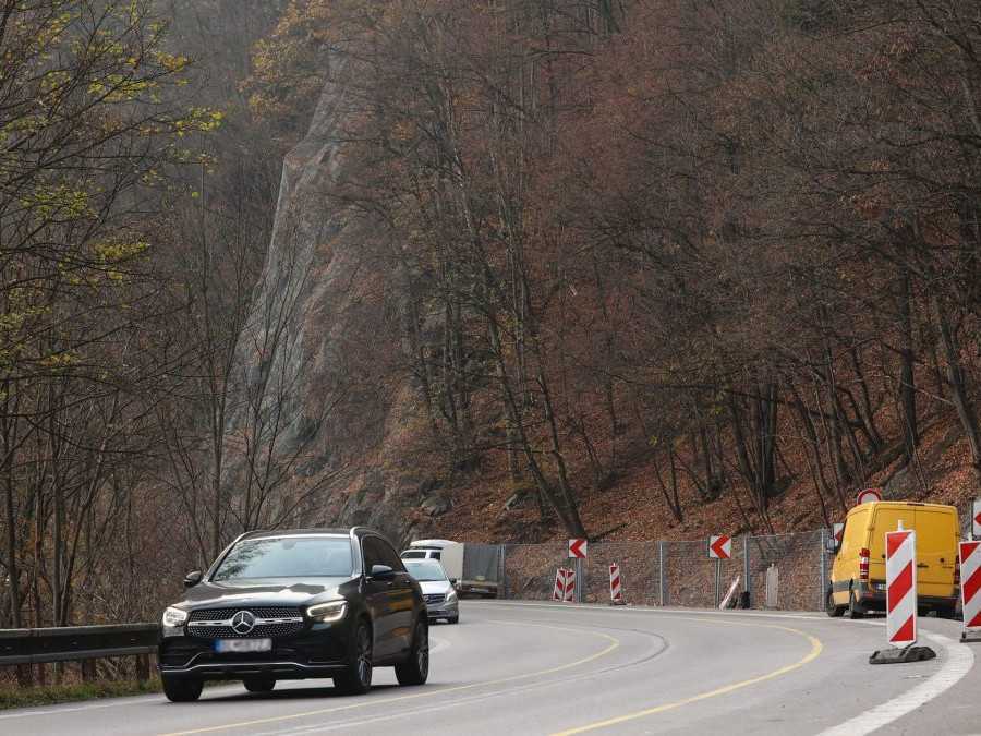 Archívna snímka - Sanačné práce na brale pri Strečne.