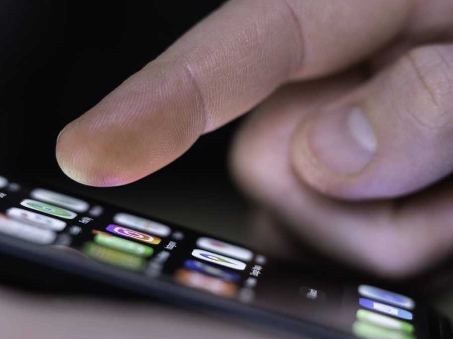 Na ilustračnej snímke telefón s aplikáciami.