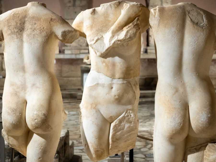 Na ilustračnej snímke mramorové sochy vyobrazujúce Tri Grácie.