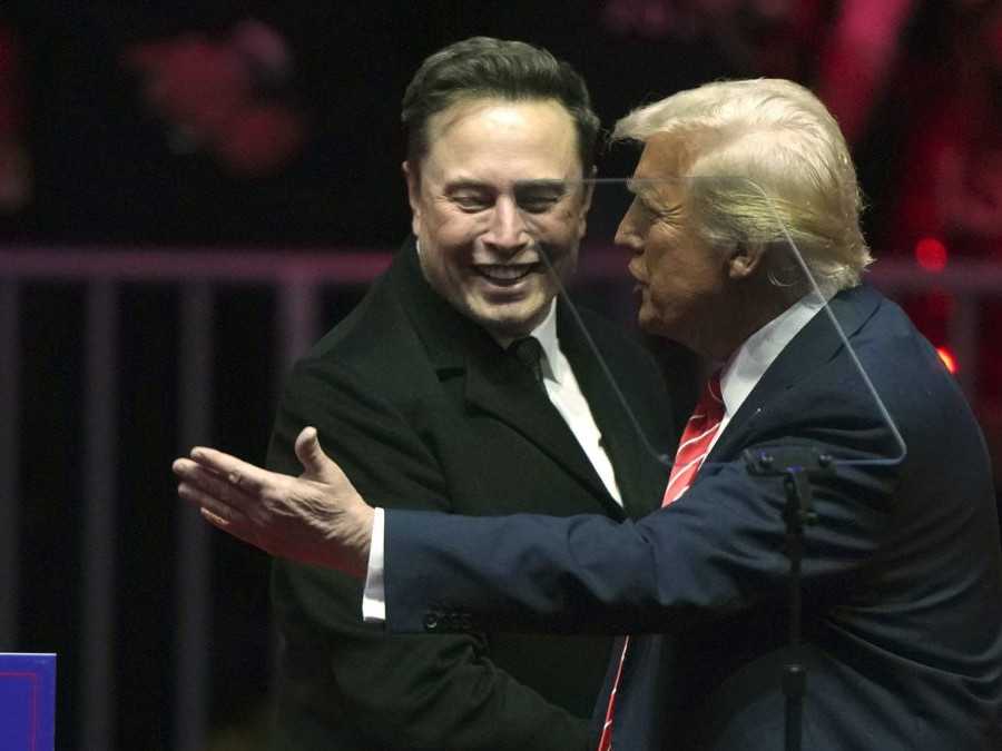 Elon Musk (vľavo) a zvolený prezident USA Donald Trump.