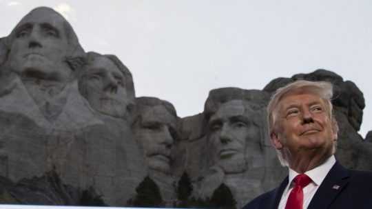 Na snímke Donald Trump pri súsoší na hore Mount Rushmore.