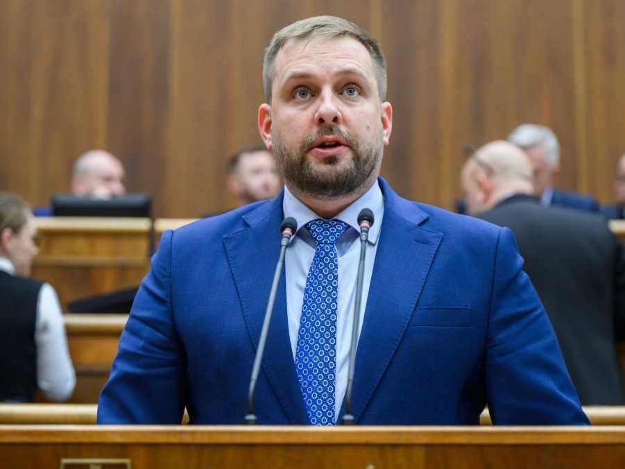 Na snímke minister zdravotníctva Kamil Šaško (Hlas-SD).