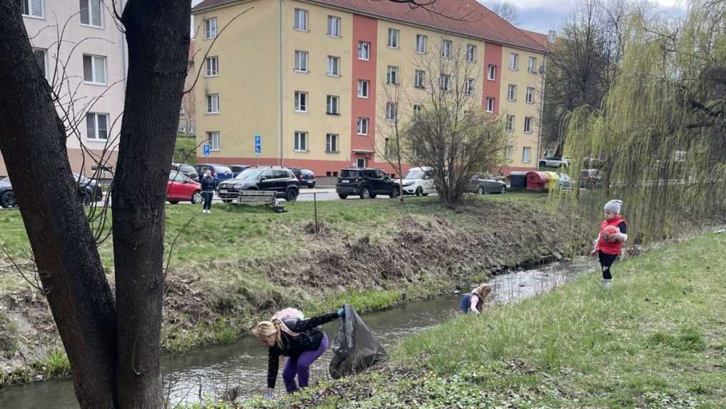 Ako prvý sa do projektu Práca namiesto dávok zapojil sociálny podnik z Handlovej. Pomáhať bude pri čistení brehov riek