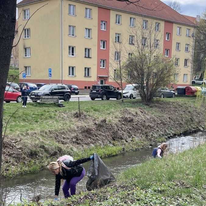 Ako prvý sa do projektu Práca namiesto dávok zapojil sociálny podnik z Handlovej. Pomáhať bude pri čistení brehov riek