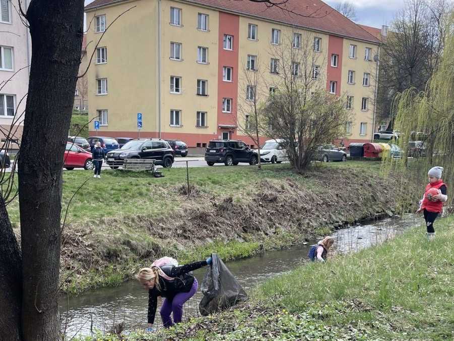 Ako prvý sa do projektu Práca namiesto dávok zapojil sociálny podnik z Handlovej. Pomáhať bude pri čistení brehov riek