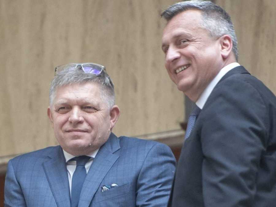 Zľava premiér Robert Fico a podpredseda NR SR Andrej Danko.