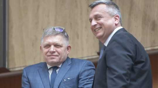 Zľava premiér Robert Fico a podpredseda NR SR Andrej Danko.