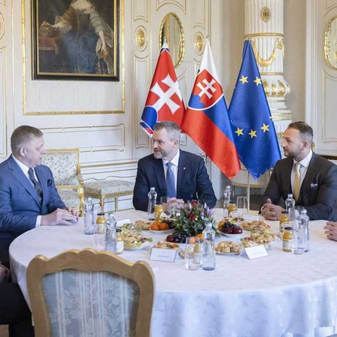 Nikto z koaličných lídrov si neželá vystúpenie z EÚ a NATO, vyhlásil prezident Pellegrini
