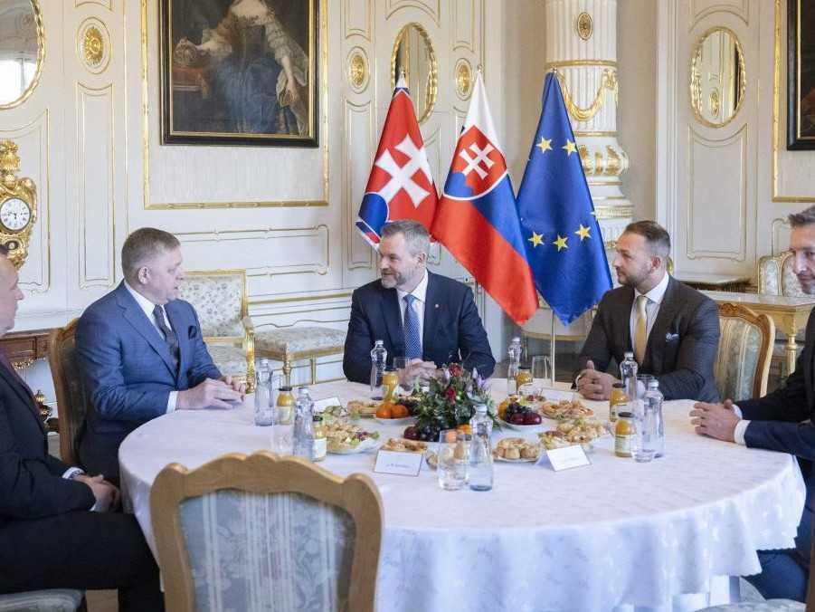 Andrej Danko, Robert Fico, Peter Pellegrini, Matúš Šutaj Eštok a Milan Majerský