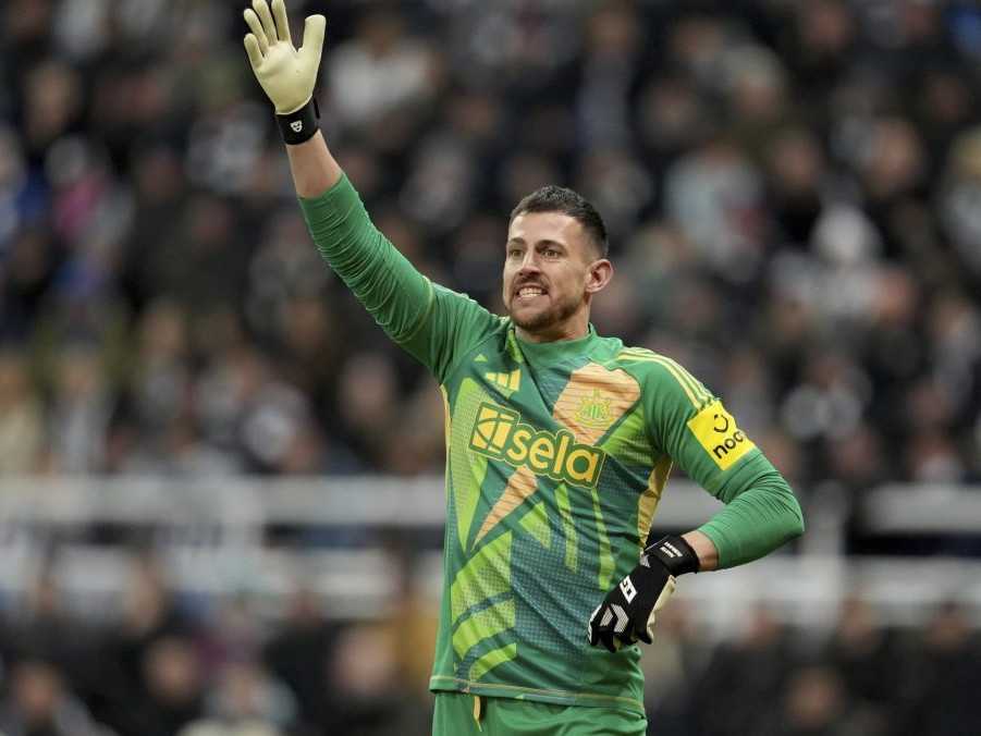 Slovenský brankár v drese Newcastlu Martin Dúbravka.