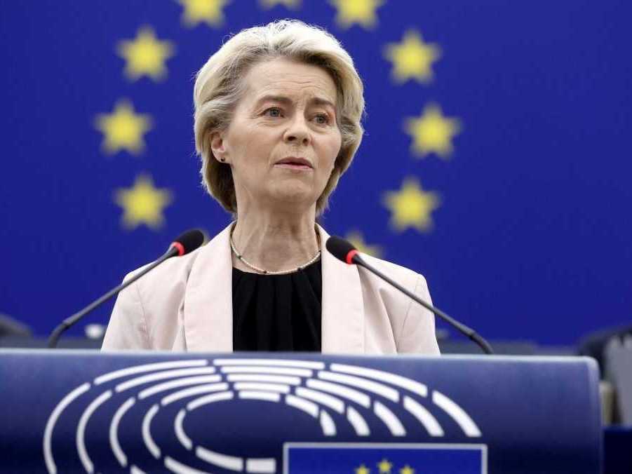 Predsedníčka Európskej komisie (EK) Ursula von der Leyenová hovorí pred predstavením nových eurokomisárov v pléne Európskeho parlamentu.