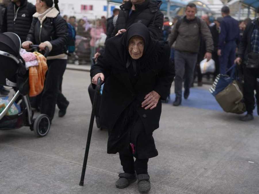 Deväťdesiatnička Flora, ktorá prežila ničivé zemetrasenie na ostrove Santorini v roku 1956.
