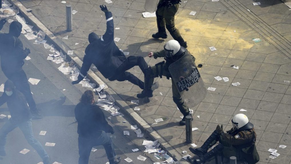 DemonÃ…Â¡tranti v AtÃƒÂ©nach poÃ„Âas protestov 28. 2. 2025.