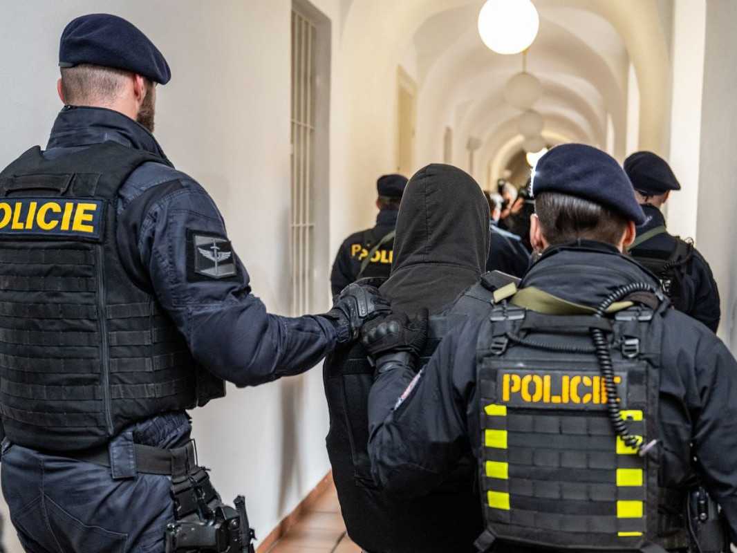 Polícia Hradec eskorta