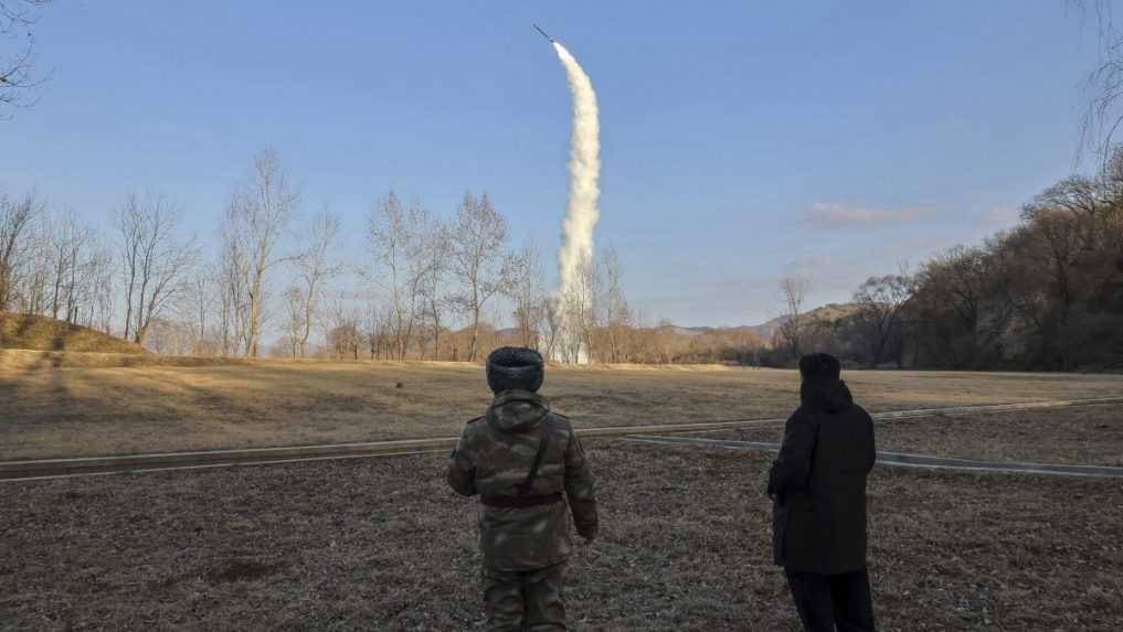 KĽDR zrejme na Ukrajine testuje svoju raketovú technológiu. Jej rakety sú oveľa presnejšie ako v minulosti