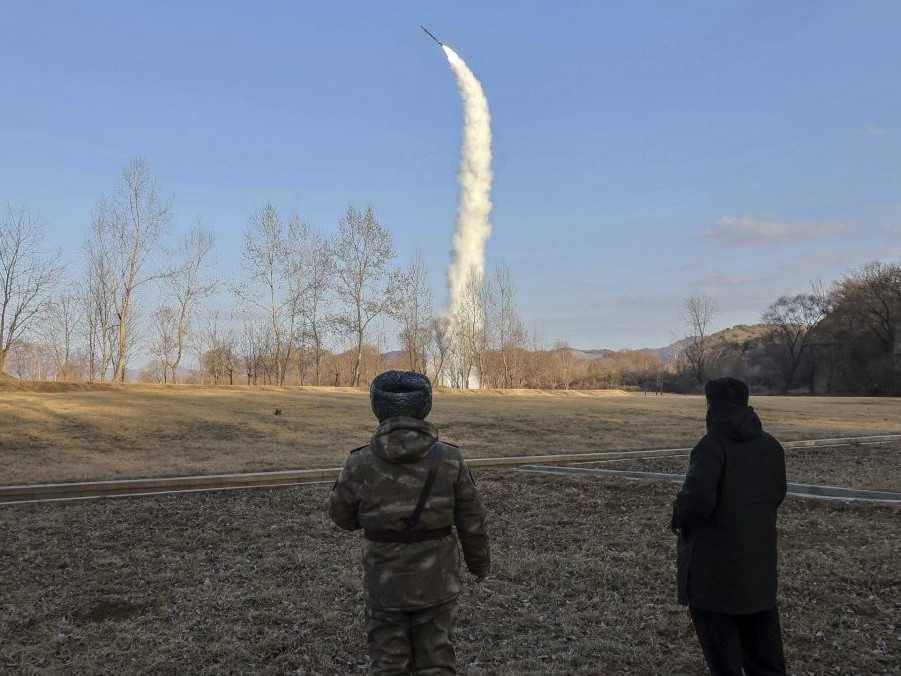 KĽDR zrejme na Ukrajine testuje svoju raketovú technológiu. Jej rakety sú oveľa presnejšie ako v minulosti