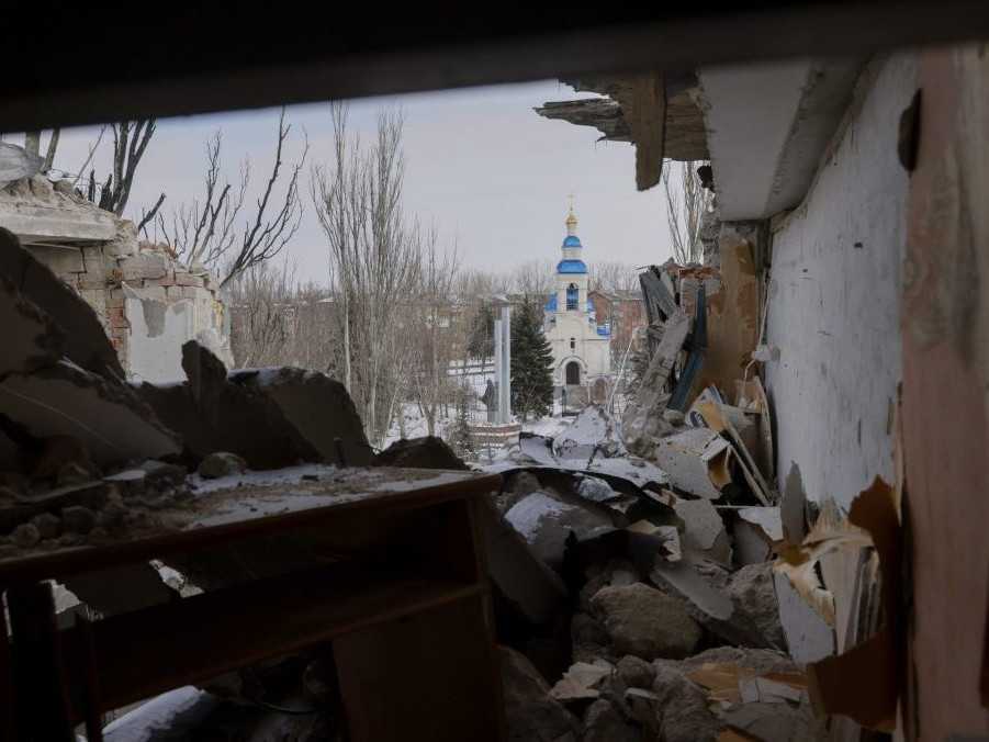 Zničená budova po ruskom útoku na Kosťantynivku.