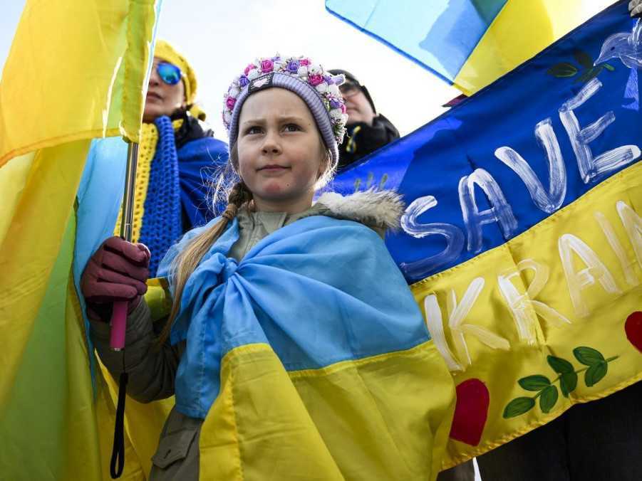 Snímka zo zhromaždenia v Ottawe pri príležitosti tretieho výročia ruskej invázie na Ukrajinu.