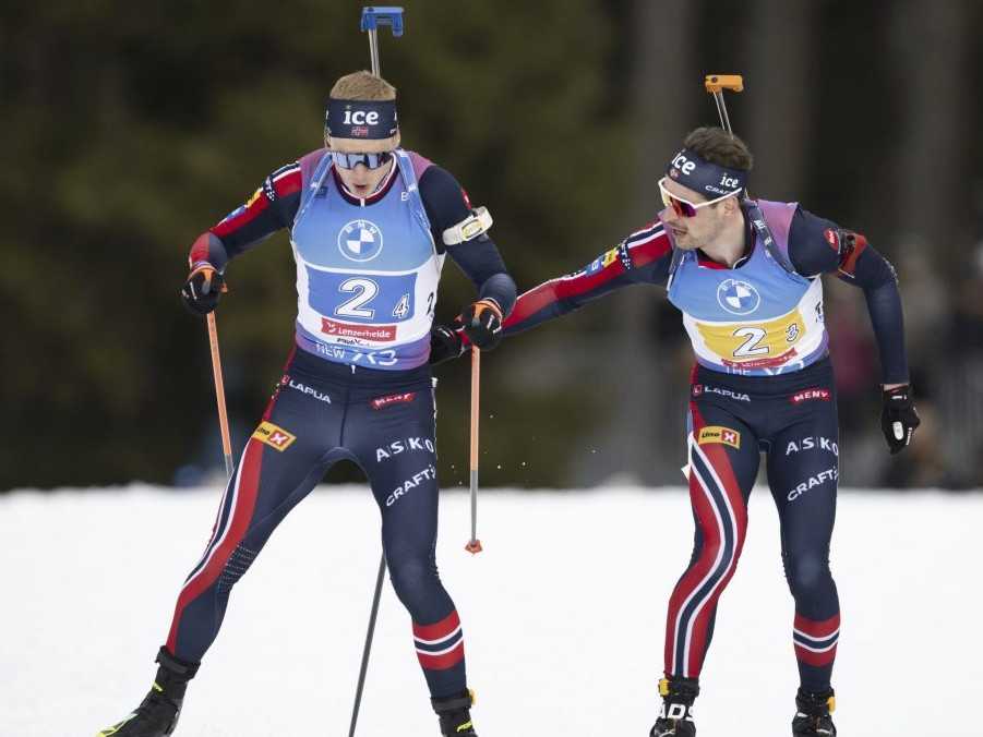 Na snímke Nóri Johannes Thingnes Bö a Sturla Holm Laegreid .