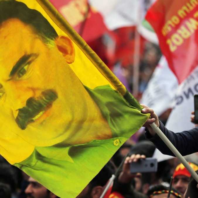 Vodca zakázanej kurdskej strany PKK Öcalan vyzval svojich stúpencov, aby zložili zbrane