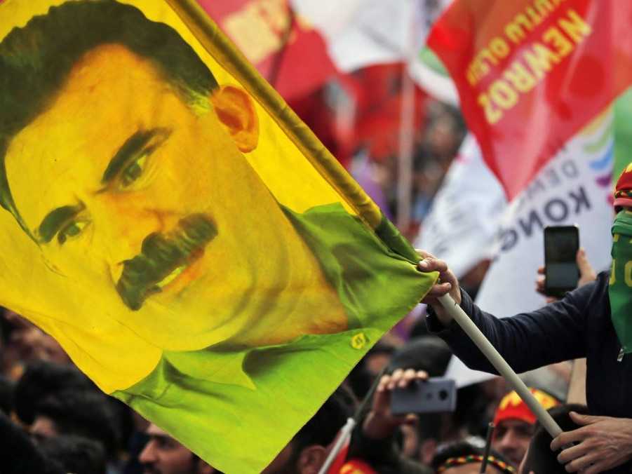 Vodca zakázanej kurdskej strany PKK Öcalan vyzval svojich stúpencov, aby zložili zbrane