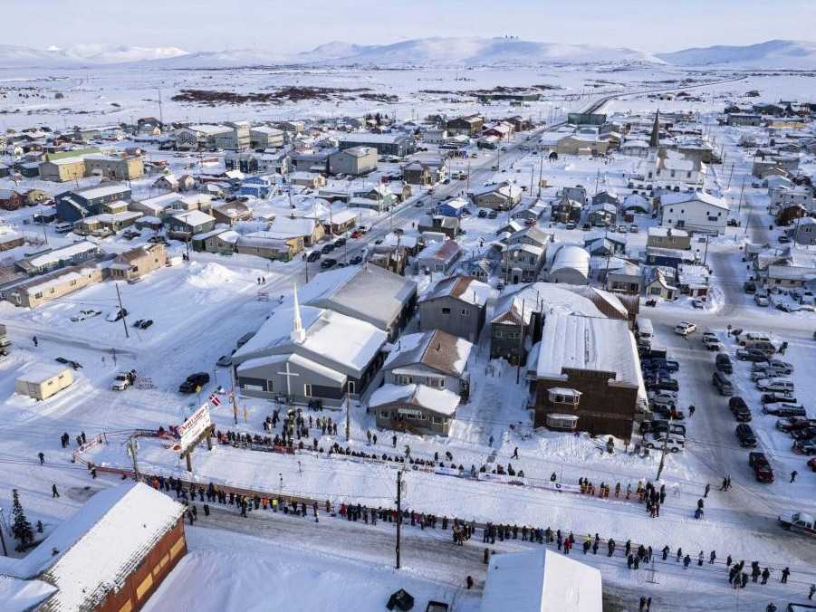 Pohľad na mesto Nome, kam zmiznuté lietadlo smerovalo.