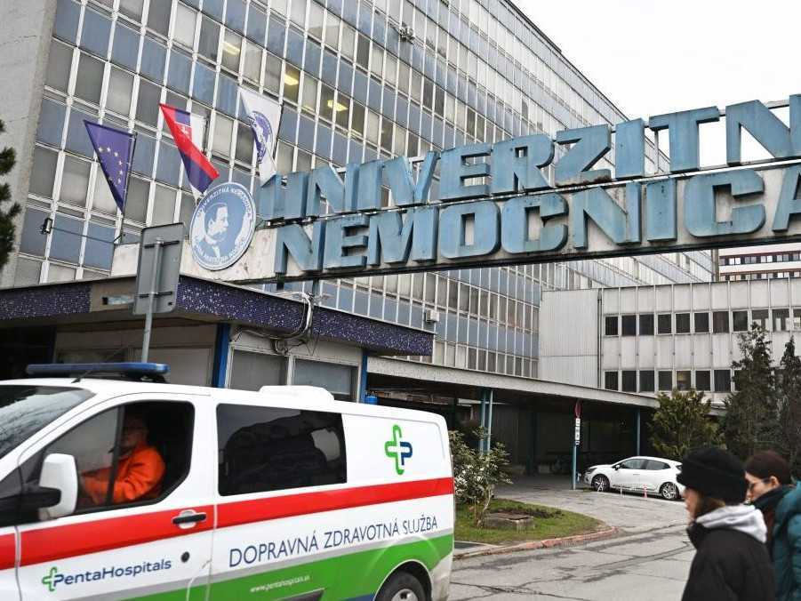 Na snímke vstup do budovy UNLP.