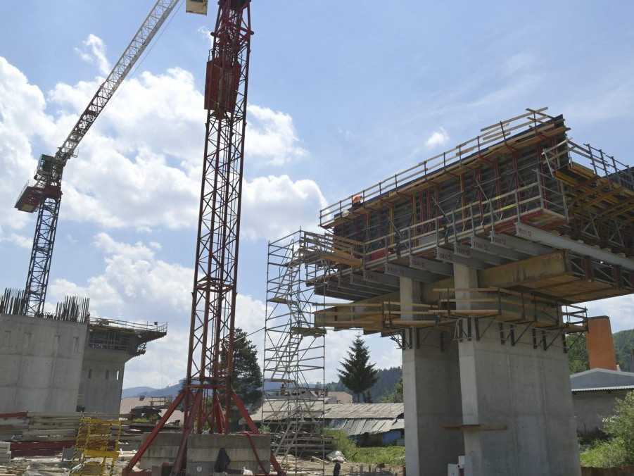 Na ilustračnej snímke výstavba diaľnice D3 pri Čadci.