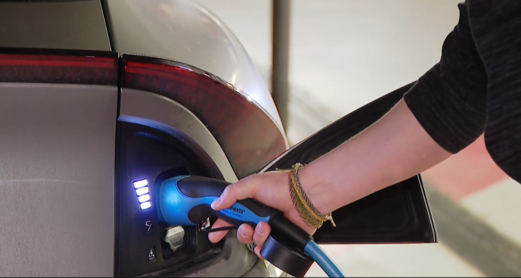 Elektromobily na Slovensku: Kým v Európe dominujú predaje nových vozidiel, u nás je to inak
