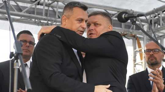 Archívna snímka - Zľava Andrej Danko (SNS) a Robert Fico (Smer-SD).