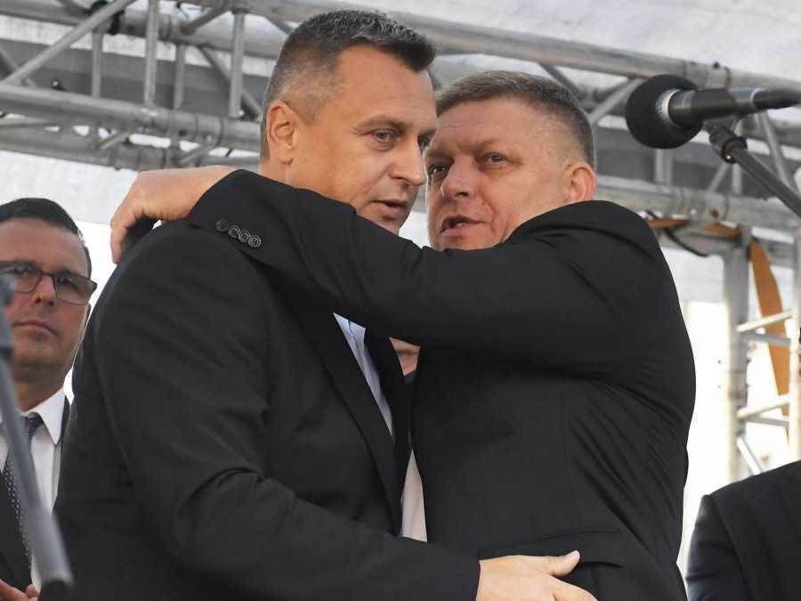 Archívna snímka - Zľava Andrej Danko (SNS) a Robert Fico (Smer-SD).