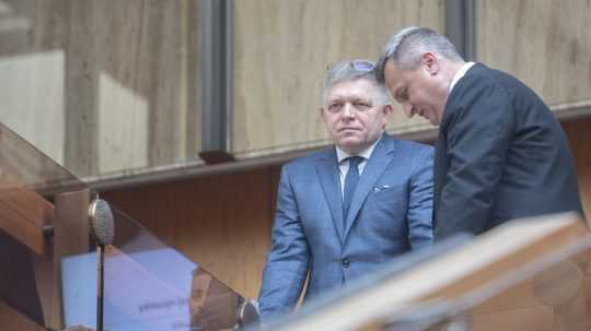 Zľava premiér SR Robert Fico (Smer-SD) a podpredseda NR SR Andrej Danko (SNS).