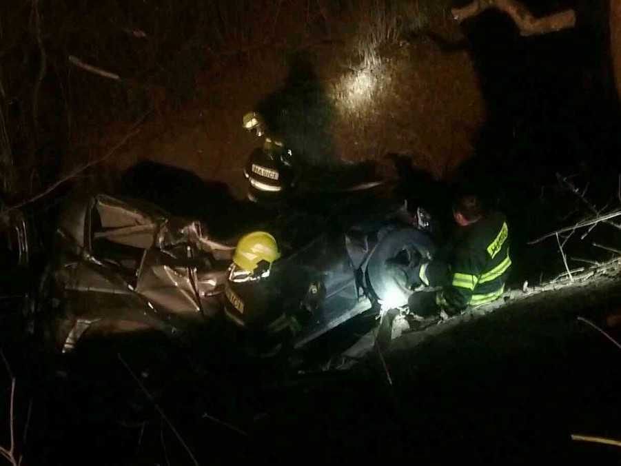 požiarnici zasahujú pri nehode