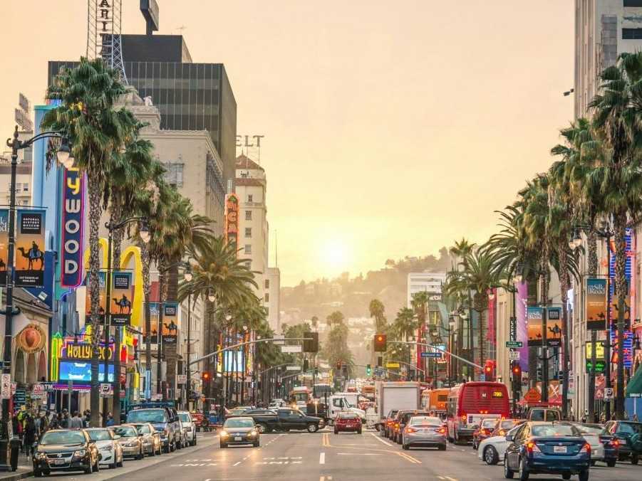 Na ilustračnej snímke mesto v Kalifornii.