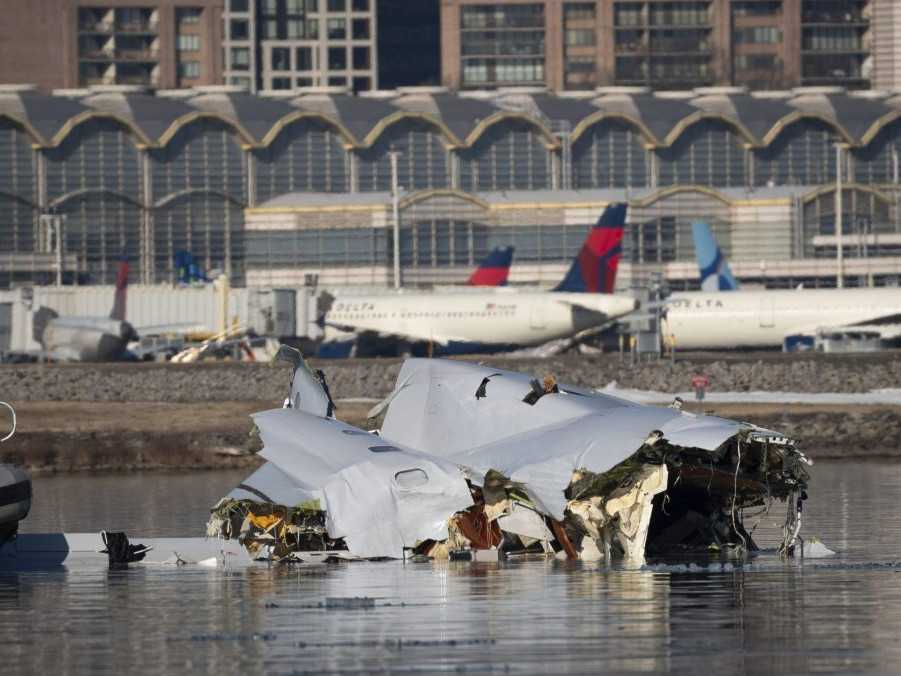 Na snímke vrak havarovaného lietadla.